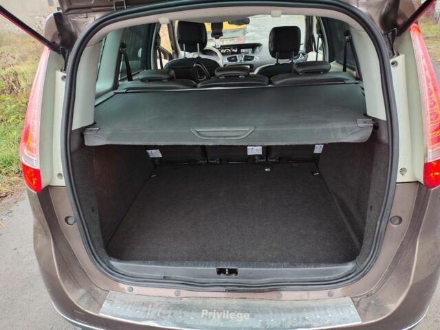 Коричневий Рено Гранд Сценік, об'ємом двигуна 2 л та пробігом 202 тис. км за 8250 $, фото 10 на Automoto.ua