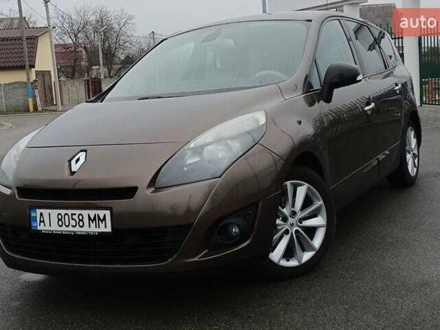 Коричневий Рено Гранд Сценік, об'ємом двигуна 1.6 л та пробігом 239 тис. км за 7600 $, фото 22 на Automoto.ua