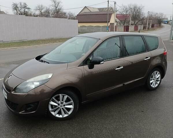 Коричневий Рено Гранд Сценік, об'ємом двигуна 1.6 л та пробігом 239 тис. км за 7600 $, фото 37 на Automoto.ua