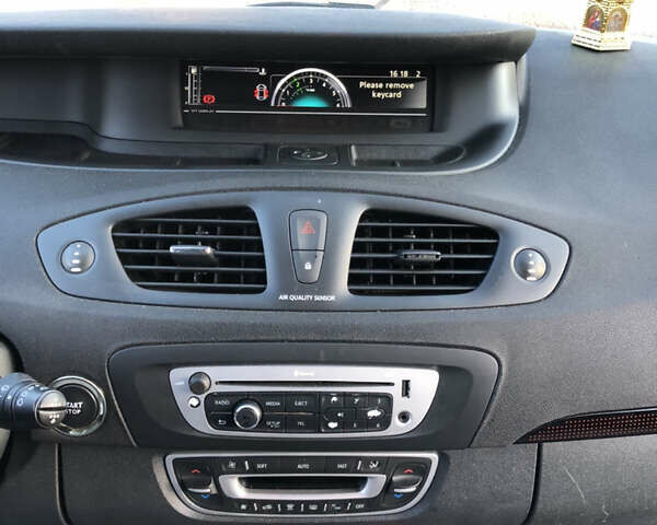 Коричневий Рено Гранд Сценік, об'ємом двигуна 1.5 л та пробігом 237 тис. км за 8399 $, фото 36 на Automoto.ua