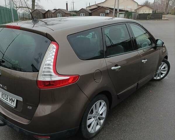 Коричневий Рено Гранд Сценік, об'ємом двигуна 1.6 л та пробігом 239 тис. км за 7600 $, фото 18 на Automoto.ua