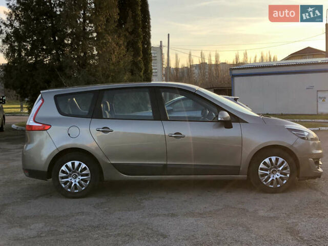 Коричневий Рено Гранд Сценік, об'ємом двигуна 1.5 л та пробігом 237 тис. км за 8599 $, фото 7 на Automoto.ua