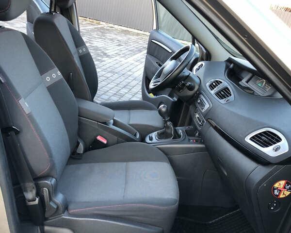 Коричневий Рено Гранд Сценік, об'ємом двигуна 1.5 л та пробігом 237 тис. км за 8399 $, фото 30 на Automoto.ua