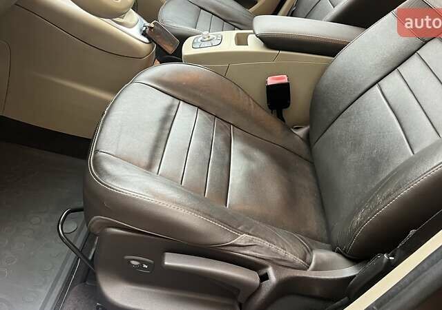 Коричневый Рено Гранд Сценик, объемом двигателя 1.6 л и пробегом 260 тыс. км за 8000 $, фото 5 на Automoto.ua