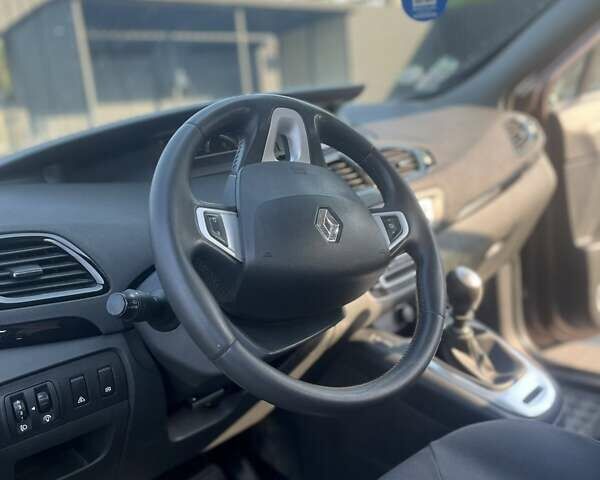 Коричневый Рено Гранд Сценик, объемом двигателя 1.6 л и пробегом 295 тыс. км за 7500 $, фото 9 на Automoto.ua