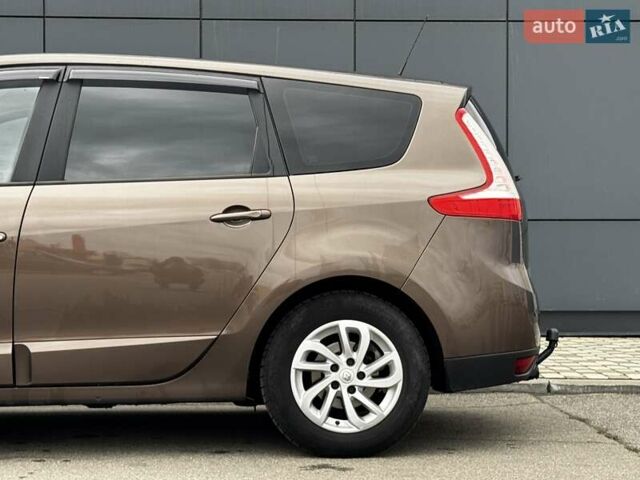 Коричневый Рено Гранд Сценик, объемом двигателя 1.6 л и пробегом 246 тыс. км за 9900 $, фото 5 на Automoto.ua