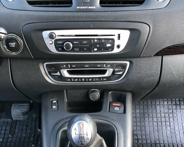 Коричневий Рено Гранд Сценік, об'ємом двигуна 1.5 л та пробігом 237 тис. км за 8399 $, фото 37 на Automoto.ua