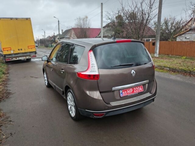 Коричневий Рено Гранд Сценік, об'ємом двигуна 2 л та пробігом 202 тис. км за 8250 $, фото 3 на Automoto.ua
