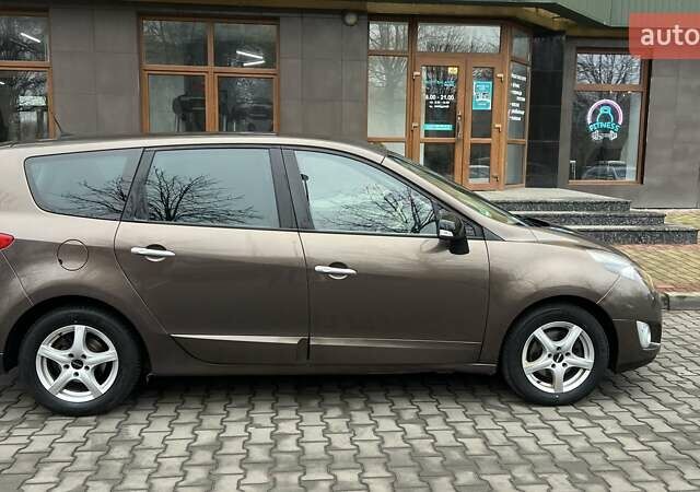 Коричневый Рено Гранд Сценик, объемом двигателя 1.6 л и пробегом 260 тыс. км за 8000 $, фото 3 на Automoto.ua