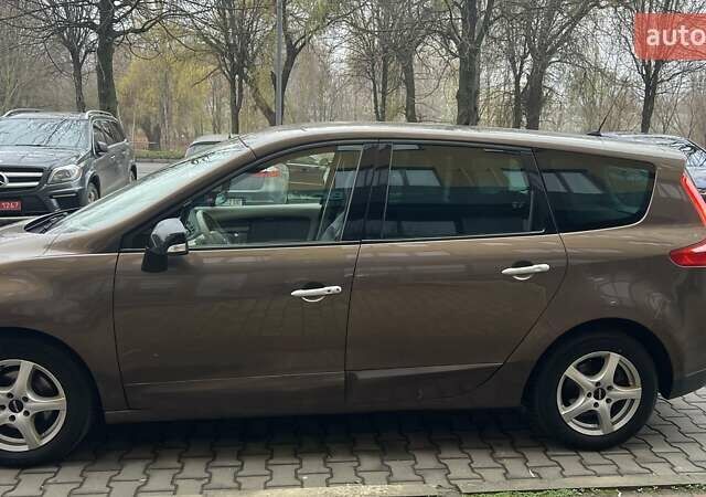 Коричневый Рено Гранд Сценик, объемом двигателя 1.6 л и пробегом 260 тыс. км за 8000 $, фото 1 на Automoto.ua