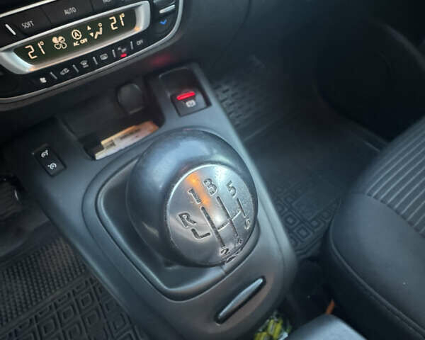 Коричневый Рено Гранд Сценик, объемом двигателя 1.46 л и пробегом 283 тыс. км за 9350 $, фото 39 на Automoto.ua