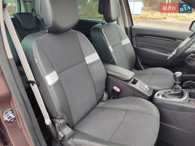 Коричневий Рено Гранд Сценік, об'ємом двигуна 1.6 л та пробігом 152 тис. км за 10800 $, фото 20 на Automoto.ua