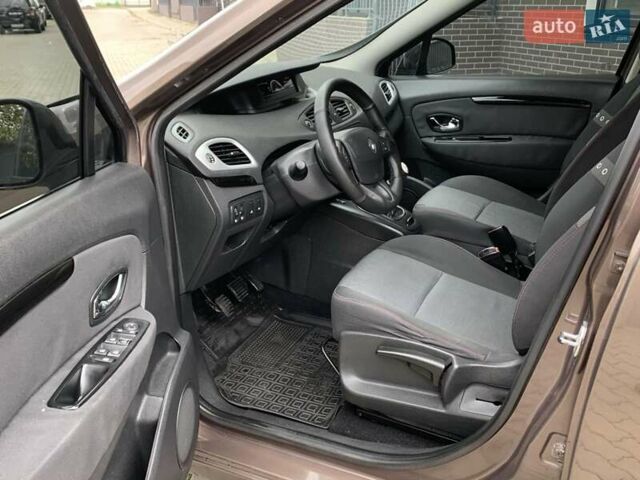 Рено Гранд Сценик 2013 в Жовкве на Automoto.ua Коричневый Рено Гранд Сценик, объемом двигателя 1.5 л и пробегом 280 тыс. км за 6999 $, фото 4 на Automoto.ua