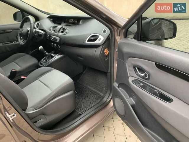 Рено Гранд Сценик 2013 в Жовкве на Automoto.ua Коричневый Рено Гранд Сценик, объемом двигателя 1.5 л и пробегом 280 тыс. км за 6999 $, фото 6 на Automoto.ua