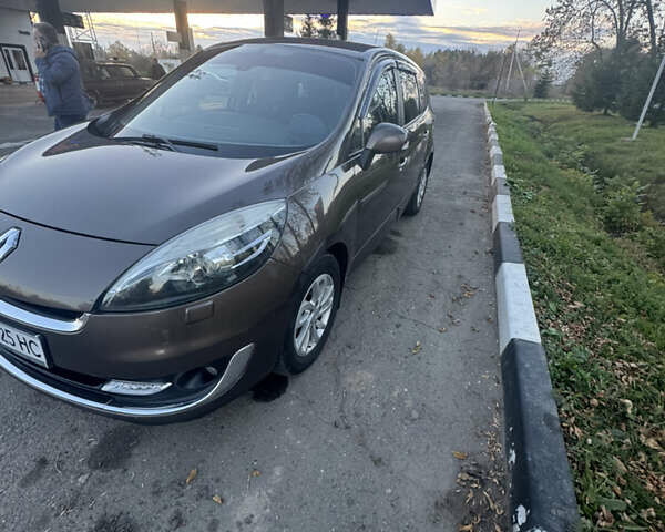 Коричневый Рено Гранд Сценик, объемом двигателя 1.46 л и пробегом 283 тыс. км за 9350 $, фото 18 на Automoto.ua