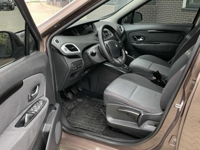 Коричневый Рено Гранд Сценик, объемом двигателя 1.5 л и пробегом 250 тыс. км за 6699 $, фото 4 на Automoto.ua