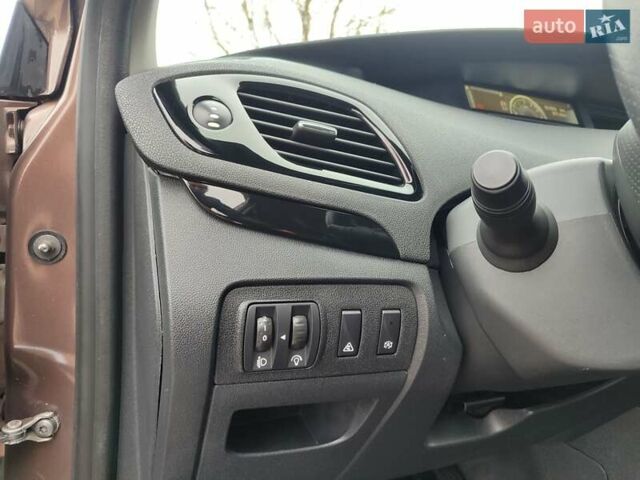 Коричневий Рено Гранд Сценік, об'ємом двигуна 1.6 л та пробігом 152 тис. км за 10800 $, фото 36 на Automoto.ua