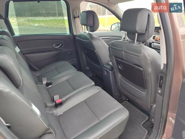 Коричневий Рено Гранд Сценік, об'ємом двигуна 1.6 л та пробігом 152 тис. км за 10800 $, фото 24 на Automoto.ua