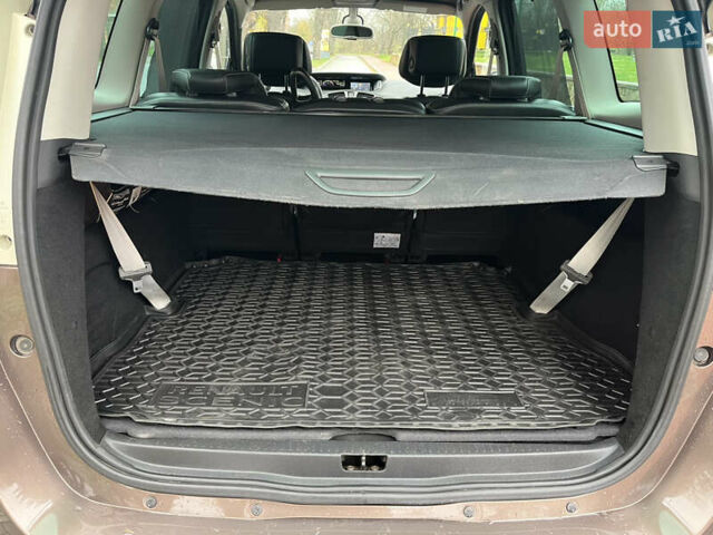 Коричневый Рено Гранд Сценик, объемом двигателя 2 л и пробегом 254 тыс. км за 9400 $, фото 43 на Automoto.ua