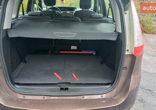 Коричневый Рено Гранд Сценик, объемом двигателя 1.5 л и пробегом 273 тыс. км за 8999 $, фото 6 на Automoto.ua