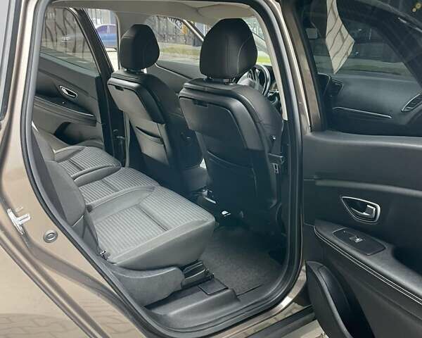 Коричневий Рено Гранд Сценік, об'ємом двигуна 1.46 л та пробігом 216 тис. км за 15350 $, фото 22 на Automoto.ua