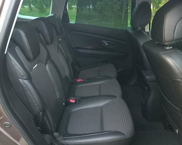 Коричневий Рено Гранд Сценік, об'ємом двигуна 1.5 л та пробігом 179 тис. км за 17500 $, фото 39 на Automoto.ua