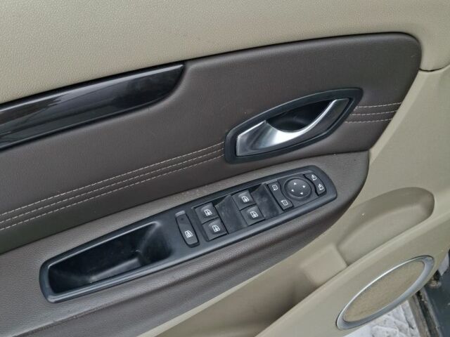 Коричневый Рено Гранд Сценик, объемом двигателя 2 л и пробегом 230 тыс. км за 6350 $, фото 8 на Automoto.ua