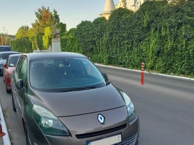 Коричневый Рено Гранд Сценик, объемом двигателя 1.6 л и пробегом 206 тыс. км за 7900 $, фото 1 на Automoto.ua
