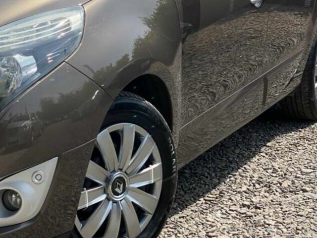 Коричневый Рено Гранд Сценик, объемом двигателя 1.6 л и пробегом 206 тыс. км за 7900 $, фото 4 на Automoto.ua