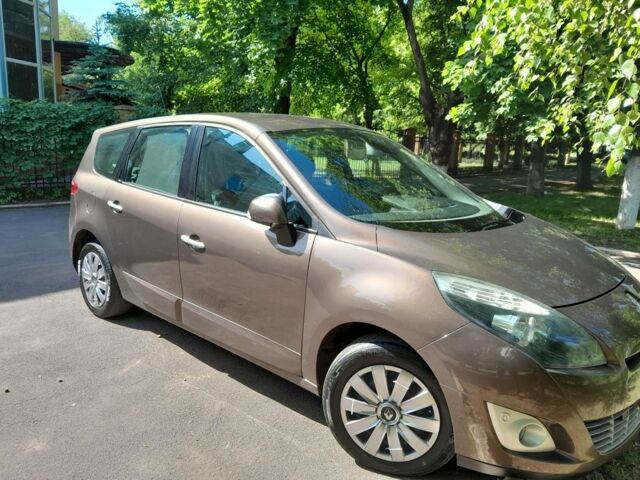 Коричневый Рено Гранд Сценик, объемом двигателя 1.6 л и пробегом 206 тыс. км за 7900 $, фото 17 на Automoto.ua