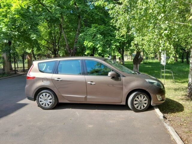 Коричневый Рено Гранд Сценик, объемом двигателя 1.6 л и пробегом 206 тыс. км за 7900 $, фото 18 на Automoto.ua