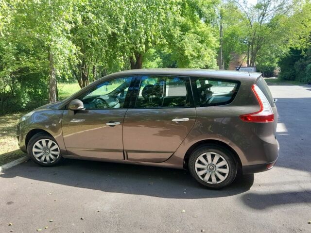 Коричневый Рено Гранд Сценик, объемом двигателя 1.6 л и пробегом 206 тыс. км за 7900 $, фото 3 на Automoto.ua