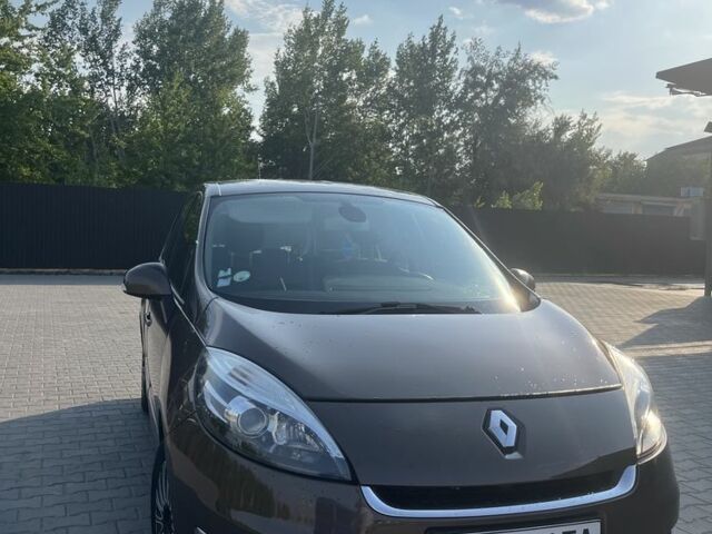 Коричневый Рено Гранд Сценик, объемом двигателя 1.6 л и пробегом 290 тыс. км за 7800 $, фото 1 на Automoto.ua