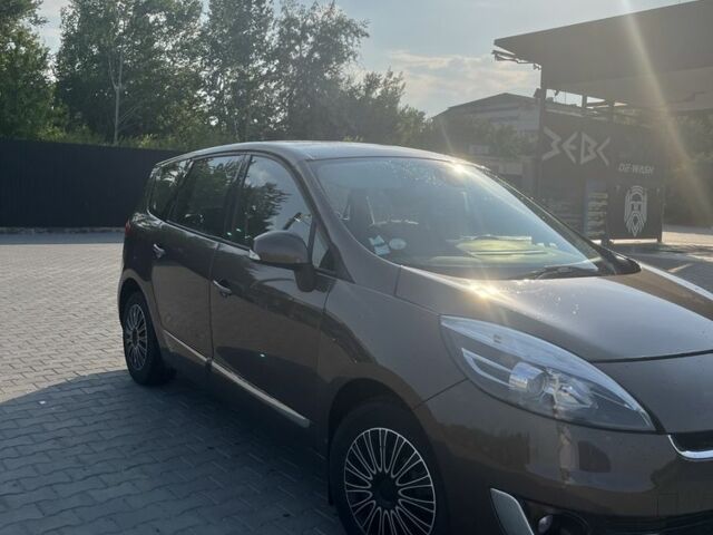 Коричневый Рено Гранд Сценик, объемом двигателя 1.6 л и пробегом 290 тыс. км за 7800 $, фото 2 на Automoto.ua