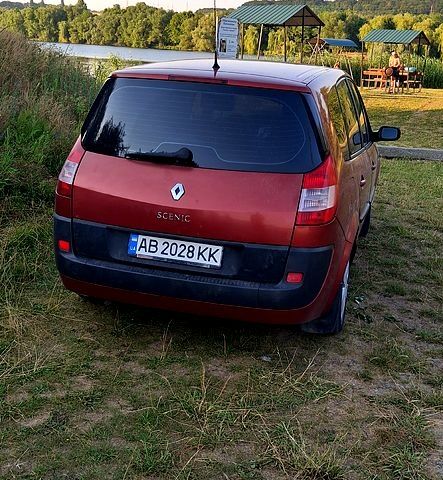 Рено Гранд Сценик 2004 в Ладыжин на Automoto.ua Красный Рено Гранд Сценик, объемом двигателя 1.6 л и пробегом 300 тыс. км за 3700 $, фото 3 на Automoto.ua