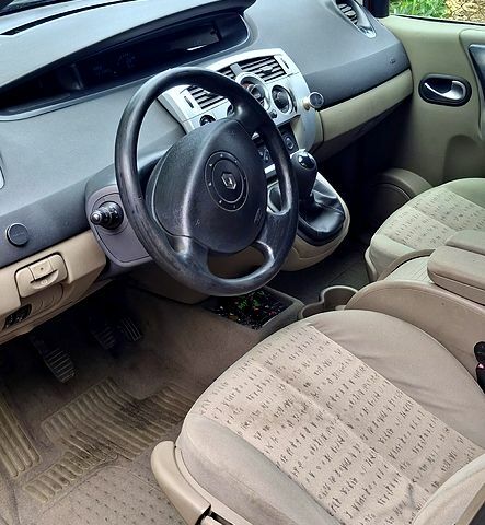 Рено Гранд Сценик 2004 в Ладыжин на Automoto.ua Красный Рено Гранд Сценик, объемом двигателя 1.6 л и пробегом 300 тыс. км за 3700 $, фото 11 на Automoto.ua