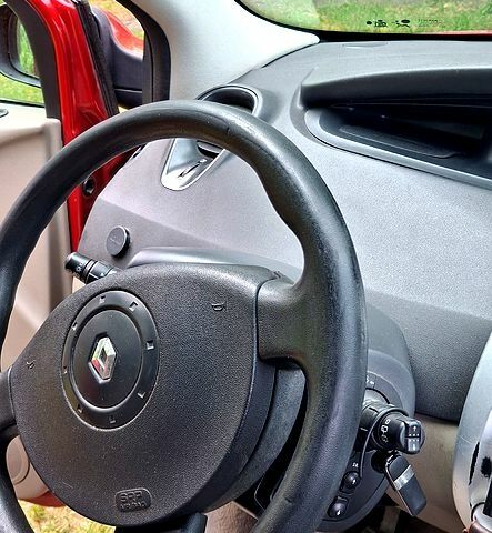 Рено Гранд Сценик 2004 в Ладыжин на Automoto.ua Красный Рено Гранд Сценик, объемом двигателя 1.6 л и пробегом 300 тыс. км за 3700 $, фото 7 на Automoto.ua