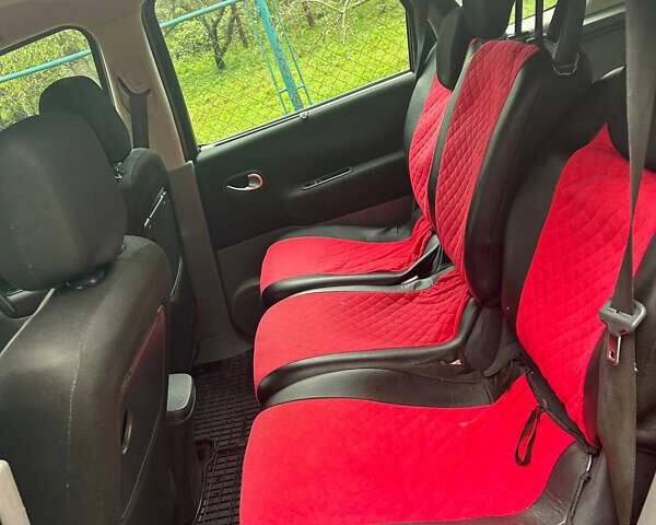 Красный Рено Гранд Сценик, объемом двигателя 2 л и пробегом 266 тыс. км за 4200 $, фото 4 на Automoto.ua