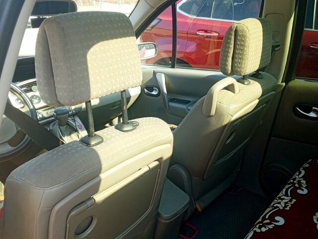 Червоний Рено Гранд Сценік, об'ємом двигуна 2 л та пробігом 400 тис. км за 4900 $, фото 5 на Automoto.ua