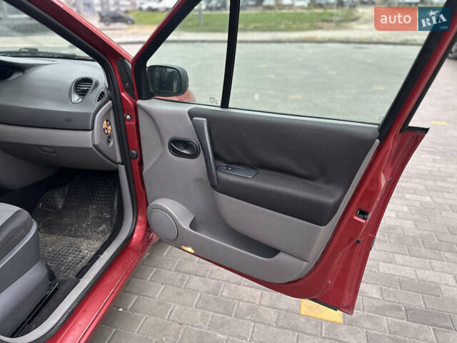 Красный Рено Гранд Сценик, объемом двигателя 1.59 л и пробегом 200 тыс. км за 3500 $, фото 31 на Automoto.ua
