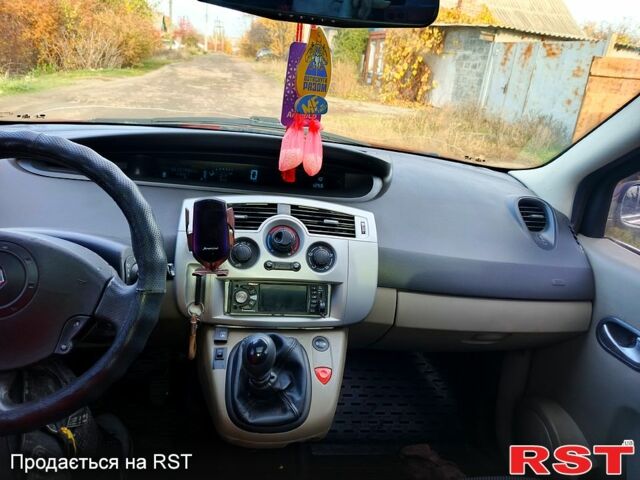 Червоний Рено Гранд Сценік, об'ємом двигуна 2 л та пробігом 0 тис. км за 4700 $, фото 8 на Automoto.ua