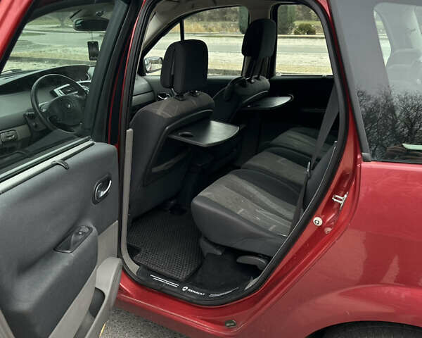 Красный Рено Гранд Сценик, объемом двигателя 2 л и пробегом 270 тыс. км за 3000 $, фото 9 на Automoto.ua