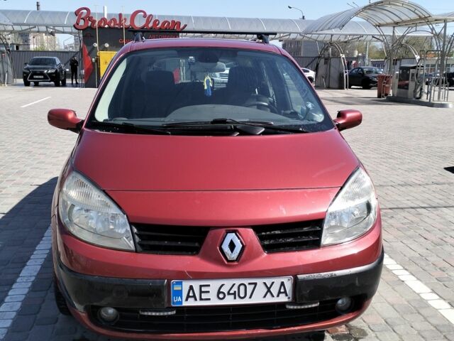 Красный Рено Гранд Сценик, объемом двигателя 2 л и пробегом 275 тыс. км за 3800 $, фото 1 на Automoto.ua