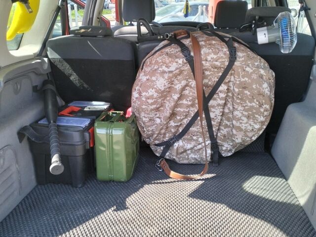 Красный Рено Гранд Сценик, объемом двигателя 2 л и пробегом 275 тыс. км за 3800 $, фото 5 на Automoto.ua