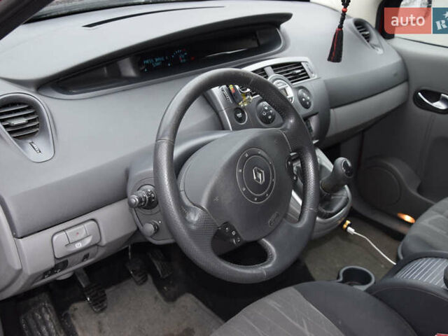 Червоний Рено Гранд Сценік, об'ємом двигуна 1.6 л та пробігом 350 тис. км за 3600 $, фото 6 на Automoto.ua
