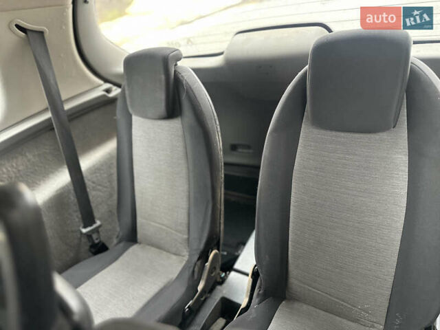 Красный Рено Гранд Сценик, объемом двигателя 1.59 л и пробегом 200 тыс. км за 3500 $, фото 26 на Automoto.ua