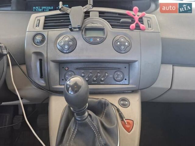 Червоний Рено Гранд Сценік, об'ємом двигуна 1.87 л та пробігом 225 тис. км за 5900 $, фото 20 на Automoto.ua