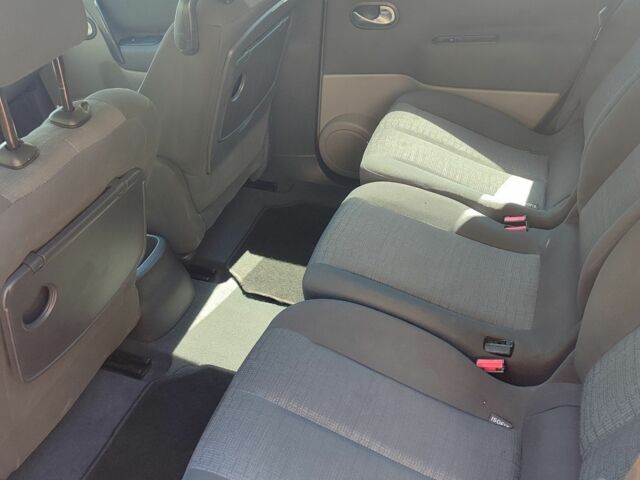 Красный Рено Гранд Сценик, объемом двигателя 1.6 л и пробегом 176 тыс. км за 5000 $, фото 16 на Automoto.ua