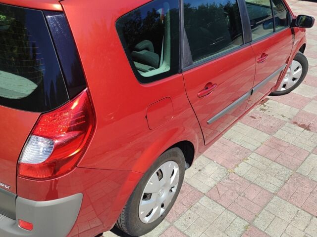 Красный Рено Гранд Сценик, объемом двигателя 1.6 л и пробегом 176 тыс. км за 5000 $, фото 13 на Automoto.ua