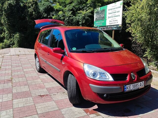 Красный Рено Гранд Сценик, объемом двигателя 1.6 л и пробегом 176 тыс. км за 5000 $, фото 21 на Automoto.ua